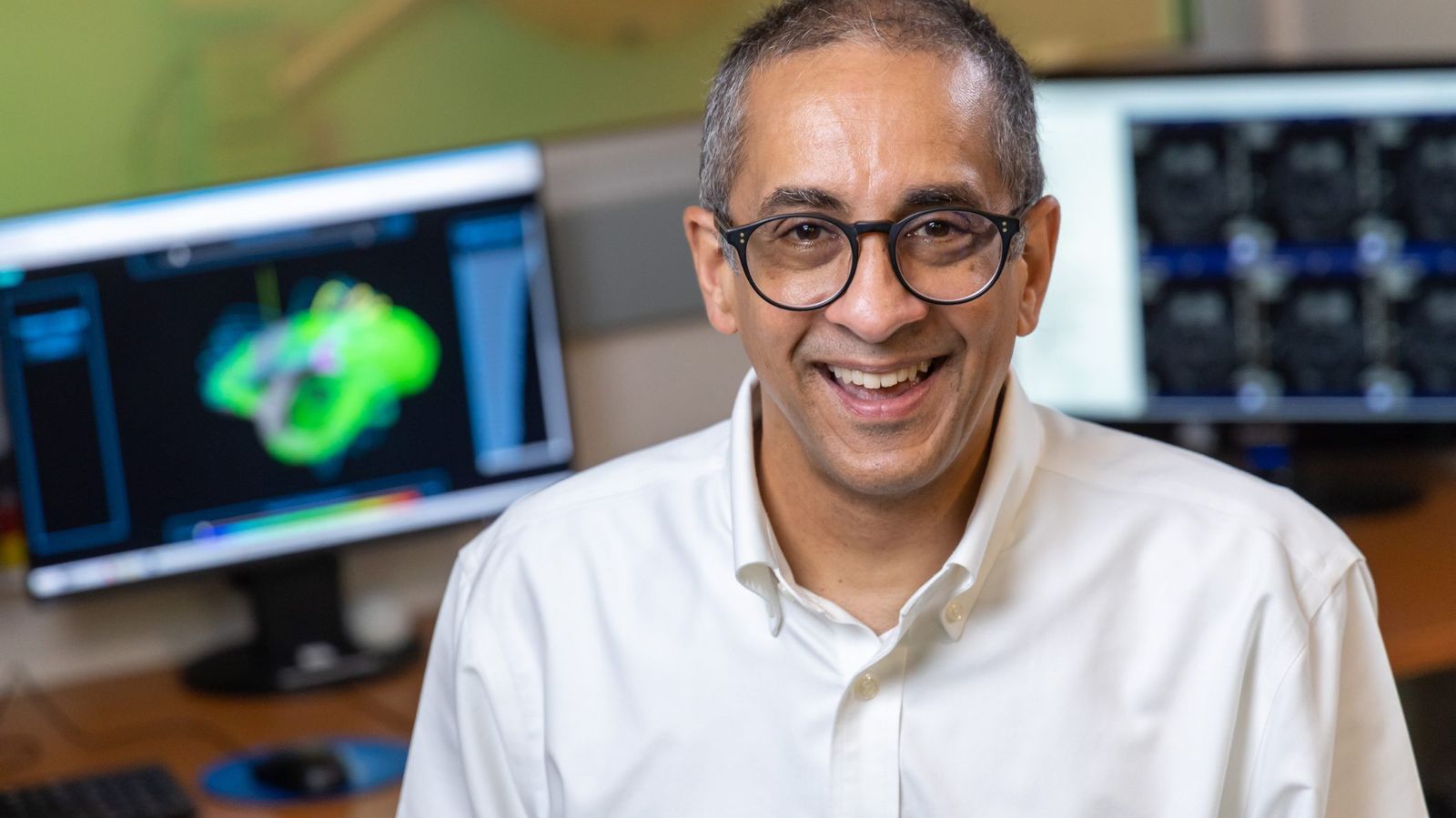 Dr. Ravi Menon leads the Centre for Functional and Metabolic Mapping (CFMM), Canada’s staple ultra-high field magnetic resonance imaging (MRI) centre.